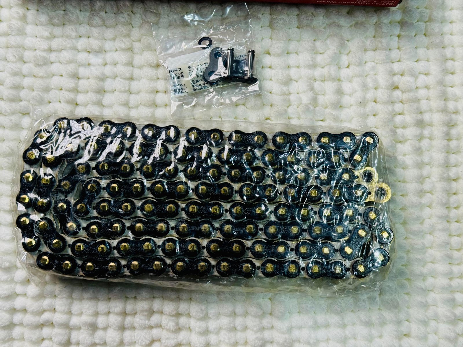 EK 428SROZ (128) O-Ring Motorcycle Chain Black & Gold angle 2
